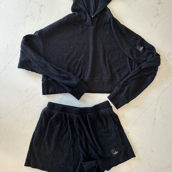 Alo Muse Set in Black - Picture 1 of 4